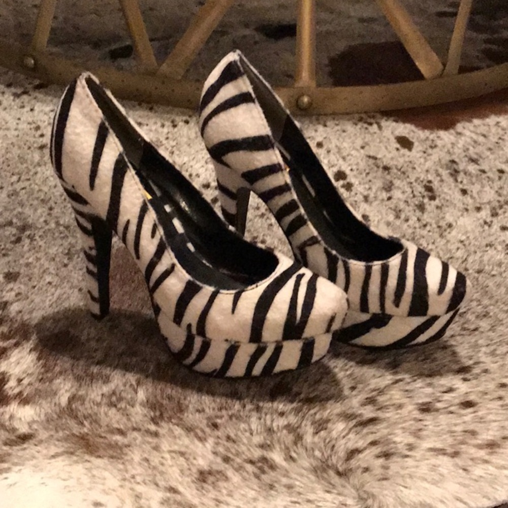 🦓 Zany Zebra Pumps